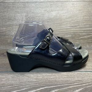 Dansko Sela Women’s Sz 9.5-10/EU 40 Crinkle Black Patent Leather Buckle Clogs